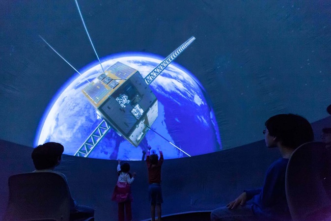 Kids playing under dome at the AGU Fall Meeting Data board