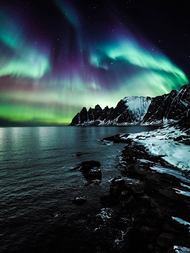 Aurora borealis over the lake in the evening
