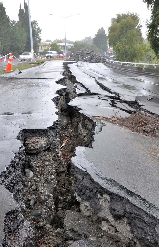 Large cracks appear in bridge over River from an earthquake